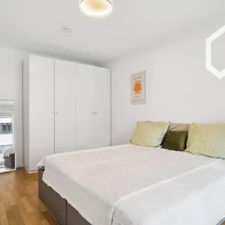 Frankfurt Messe 5 *